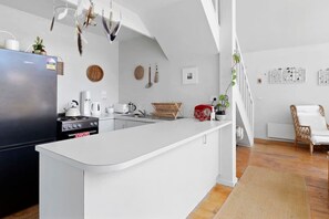 Réfrigérateur, four, plaque de cuisson