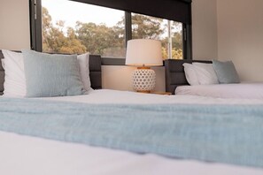 3 habitaciones, tabla de planchar con plancha, wifi y ropa de cama 