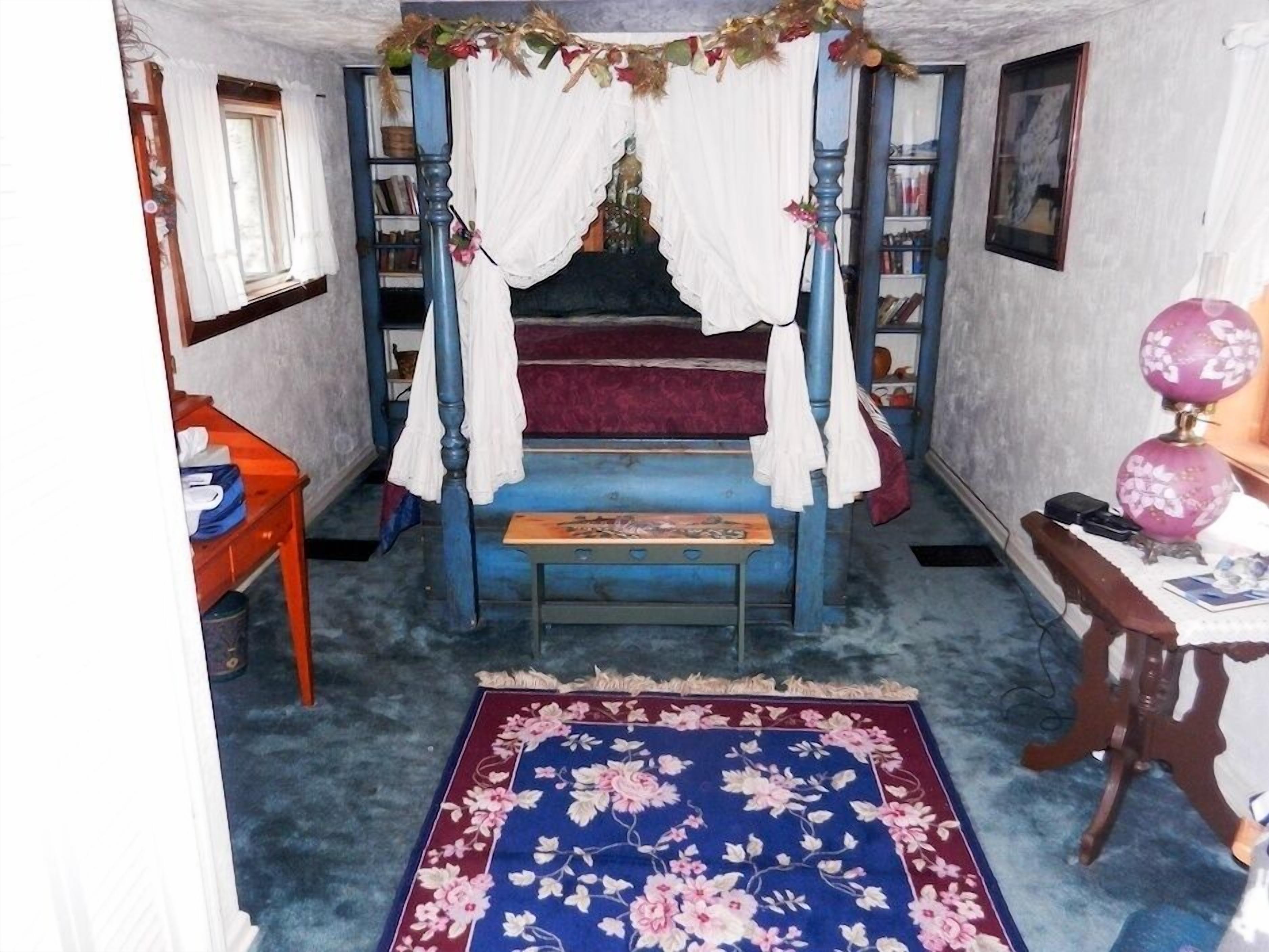  Sleeps 12!  Fireplace/Pet Friendly/Pond for swimming! Very Private on 40 acres!