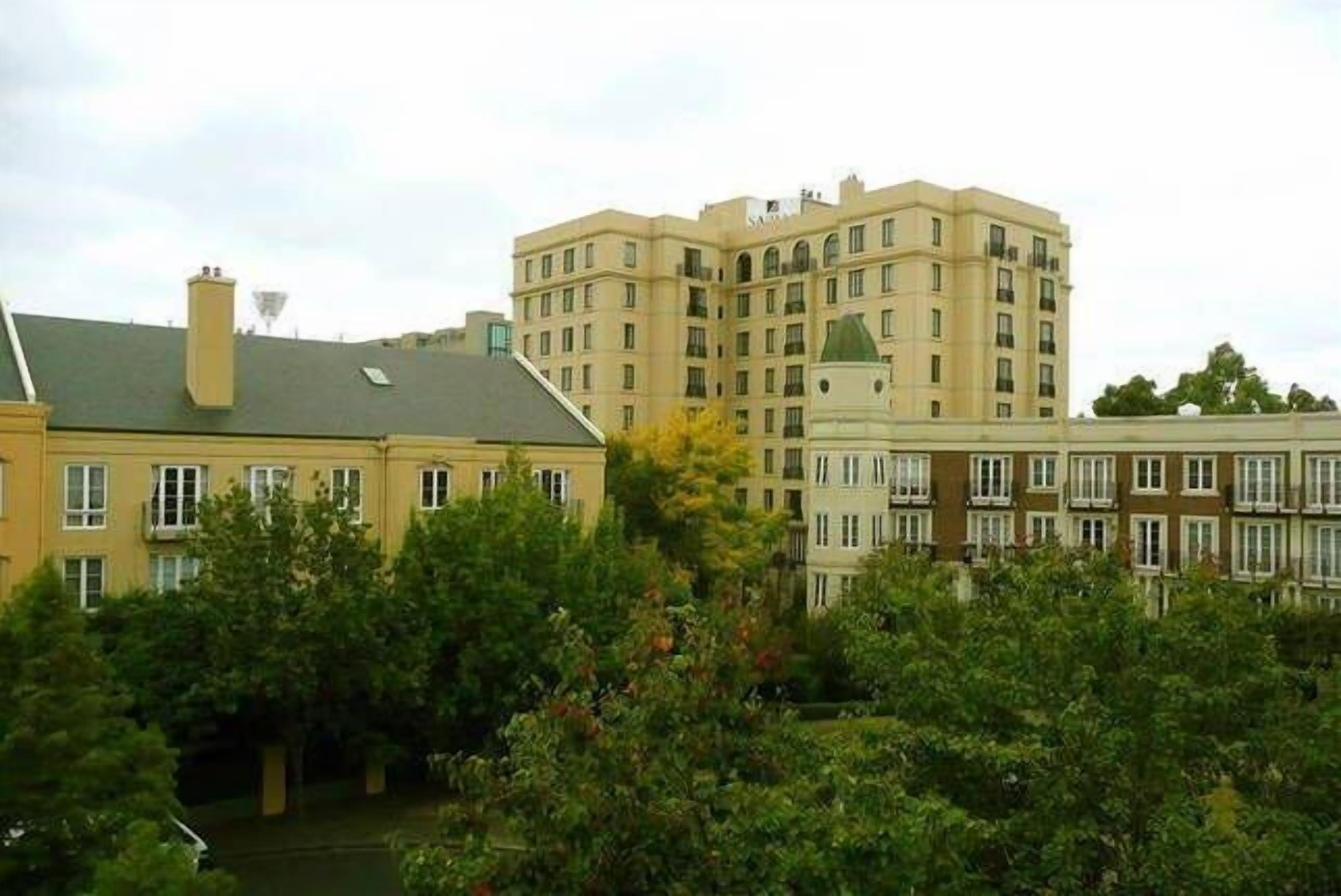 Park Lane Apartment East Melbourne — image 12