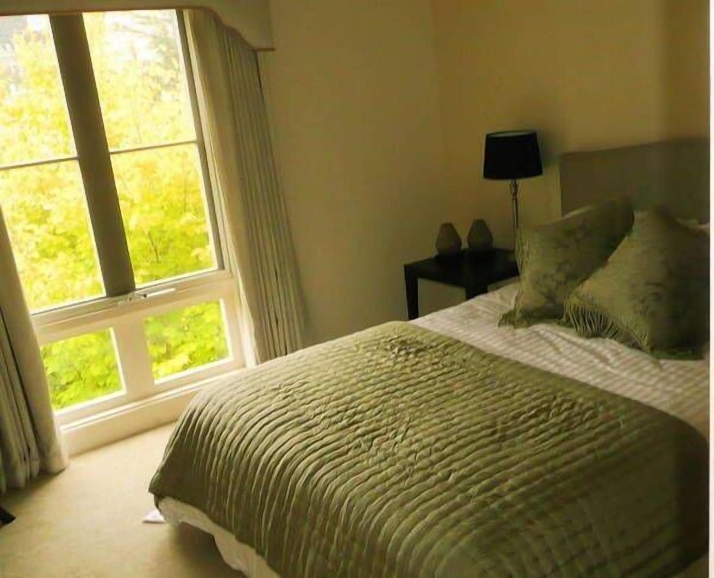 Park Lane Apartment East Melbourne — image 9