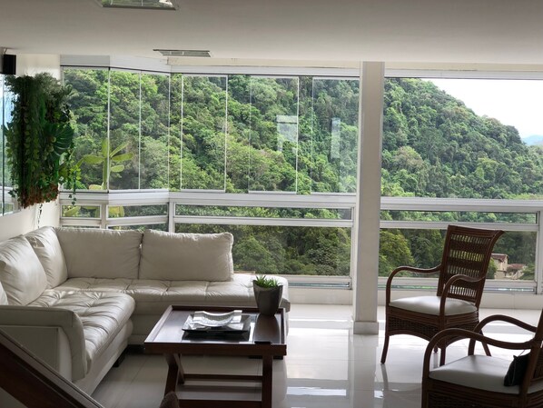 Téléviseur, lecteur de DVD, chaîne audio