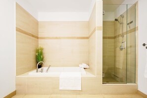 Bathtub, hair dryer, towels, shampoo