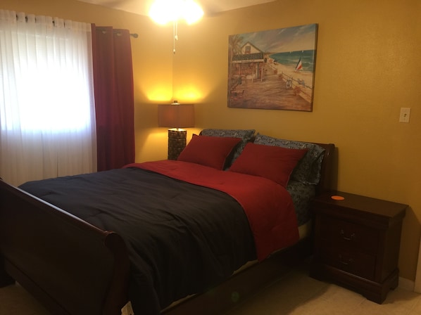 4 habitaciones, tabla de planchar con plancha, wifi y ropa de cama 