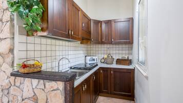 KylskÄp, mikrovÄgsugn, ugn och spishÀll