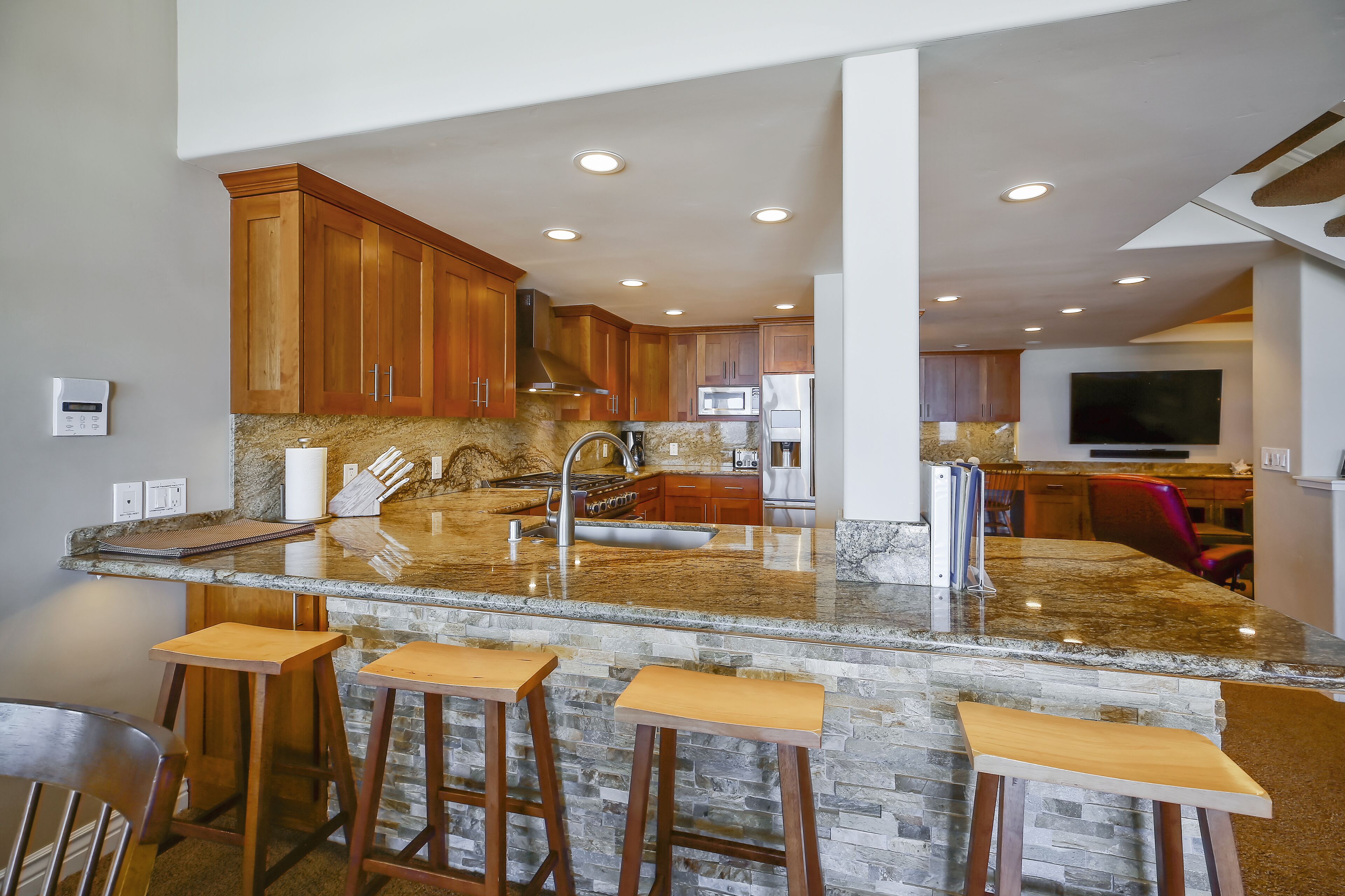 Tucker's Sand Dollar *Tri-Level Oceanfront Townhome*