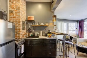 Fridge, microwave, oven, stovetop - Historic Hideaway | Walk to Overton Park & Bars (Memphis)