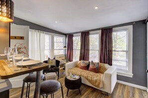 Interior - Historic Hideaway | Walk to Overton Park & Bars (Memphis)