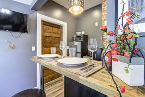 Interior - Historic Hideaway | Walk to Overton Park & Bars (Memphis)