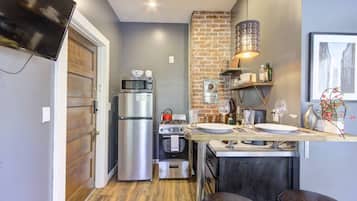 Refrigerador, microondas, horno y parrilla de estufa