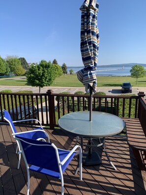 Outdoor dining - Petoskey Retreat • Stunning Bay Views • Across from Park/Marina • Walk to Town (Petoskey)