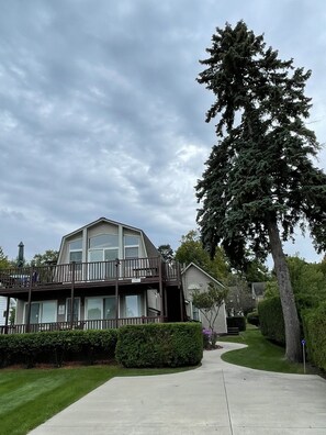 Exterior - Petoskey Retreat • Stunning Bay Views • Across from Park/Marina • Walk to Town (Petoskey)