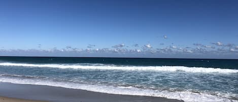 Nær stranden
