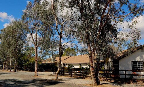 Enjoy the RANCHO Villa Heart of Temecula Wine Country Golf Casinos Views RVC-023