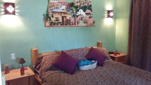 2 habitaciones, escritorio, tabla de planchar con plancha y wifi gratis