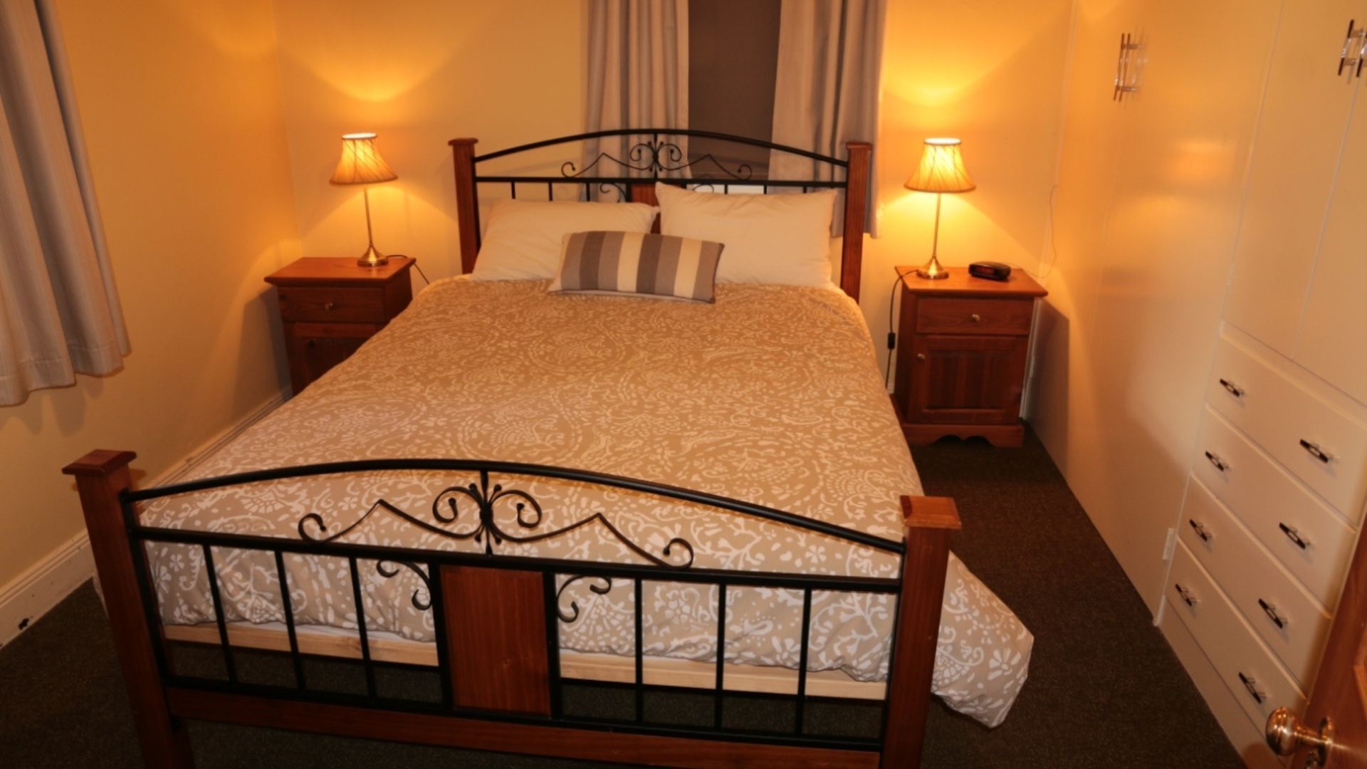 Denison Cottage Old Adaminaby — image 8