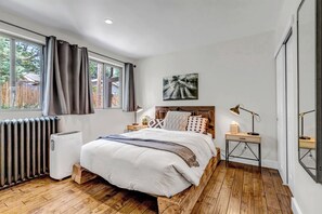5 bedrooms, in-room safe, desk, iron/ironing board