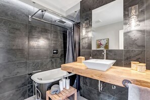 Combined shower/tub, hair dryer, bidet, towels - Spectacular Views - Stunning Modern Broadmoor Home (Colorado Springs)