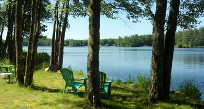Waterfront Cottage, rauhallinen ja syrjäinen, Swains Lake