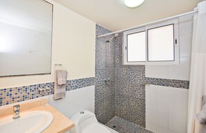 Shower, hair dryer, towels, toilet paper - Playa Turquesa - K-103 - Premier Beachfront Ocean View/80mbps Wifi (Punta Cana)
