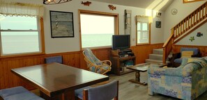 TV, books, video library, stereo - 3 bedroom Sound Front 2Q& ,2 T, with Amazing Views, Windsurfing , Dock, 2 Decks, (Frisco)