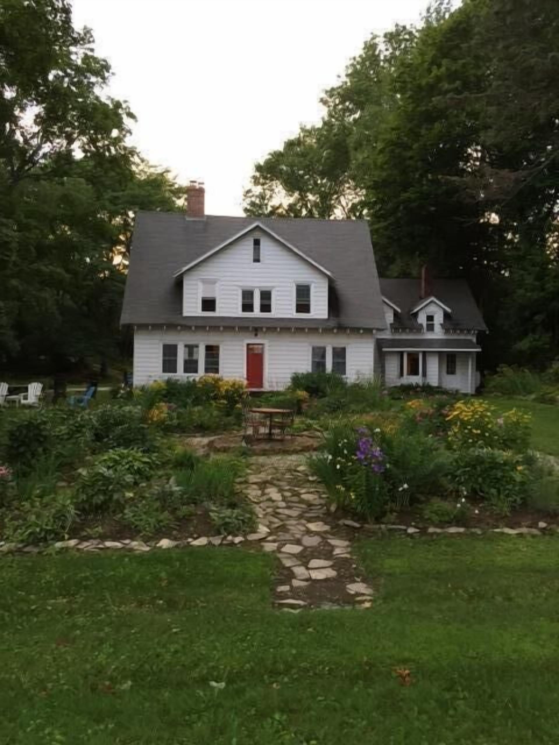 Lakefront Family Friendly Home with Beautiful Views of the Green Mountains