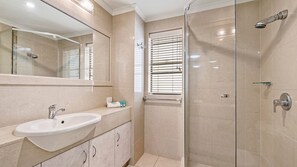 Shower, hair dryer, toilet paper