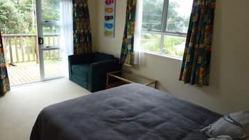 4 bedrooms, bed sheets