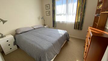 4 bedrooms, bed sheets