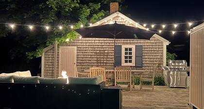 5 Bed/2 Bath Sleeps 11. Walk to restaurants, town and more...