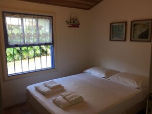 4 slaapkamers, een strijkplank/strijkijzer, internet, beddengoed