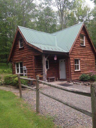 ¡Parque estatal Rickett's Glen!  Nuestra cabina está a solo 1/4 de milla del comienzo del sendero.