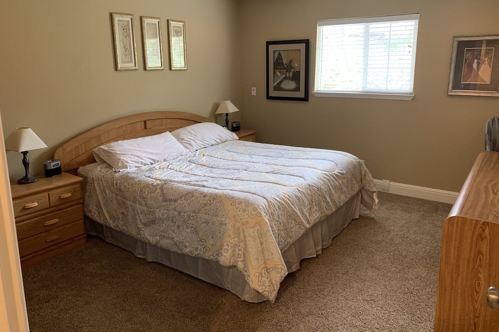 Old Fairview Cottage - Gated Comfort At It’s Best