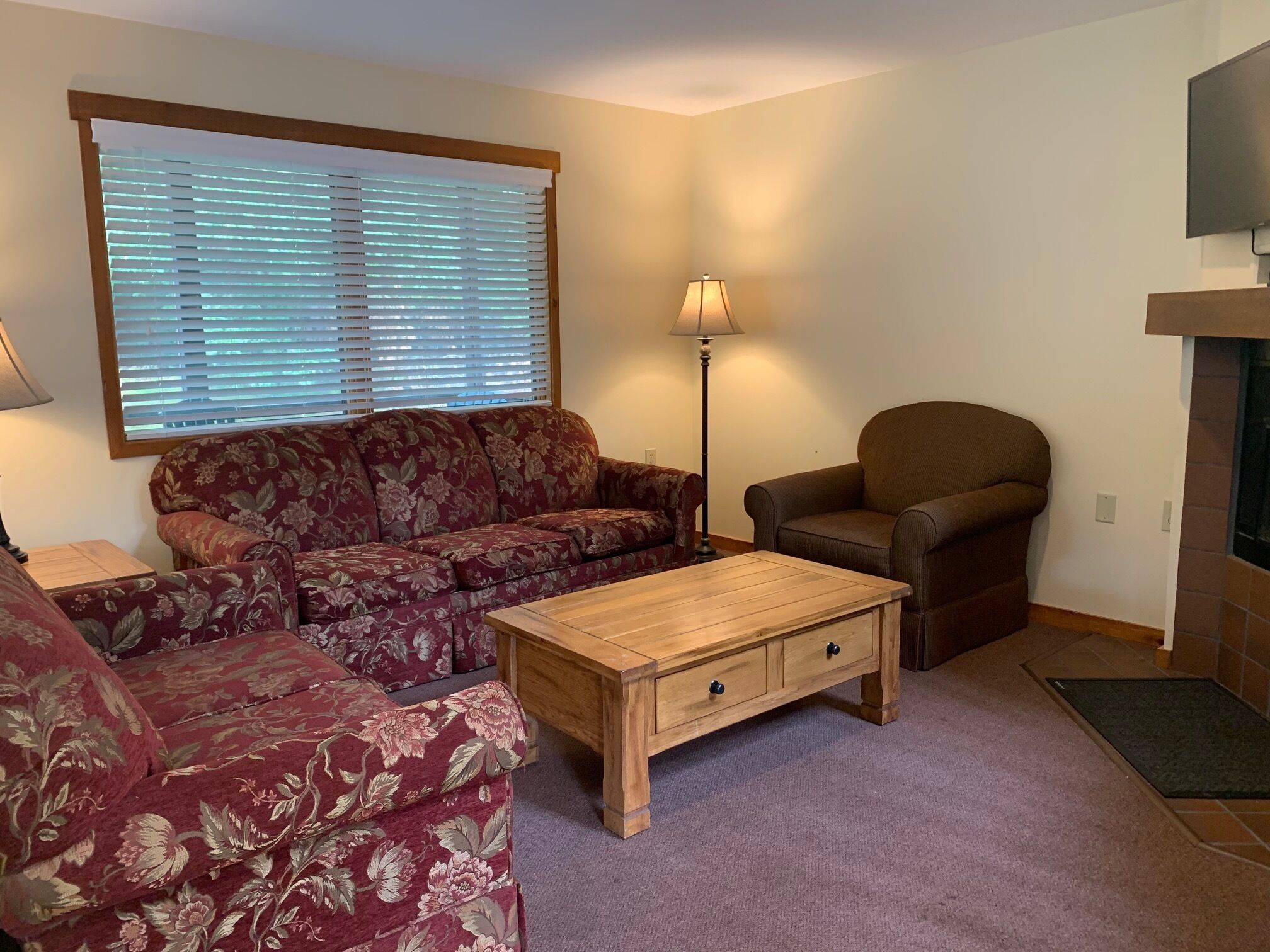 Hike, swim, boat, fish, bike & drive 70,000 acres of scenic land!