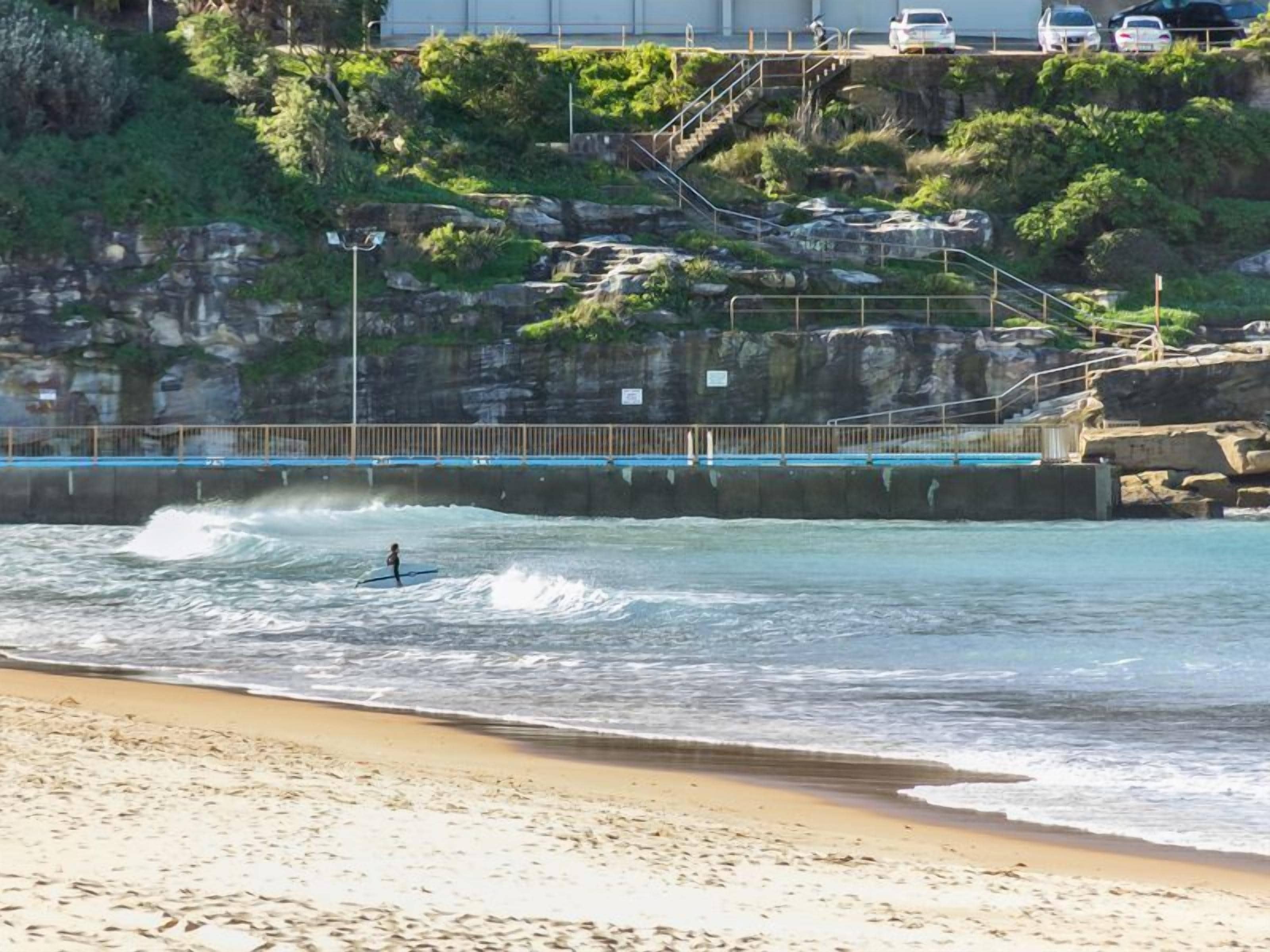 Beachfront on Golden Mile FREE Wi-Fi and Netflix — image 14