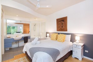 2 bedrooms, iron/ironing board, travel cot, WiFi