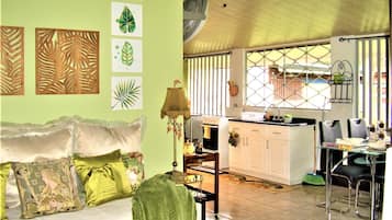 2 habitaciones, escritorio, tabla de planchar con plancha y wifi gratis