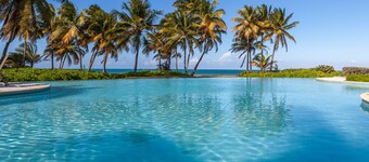 Beachfront Ocean Villa  in  Wyndham Rio Mar, Just fully renovated!