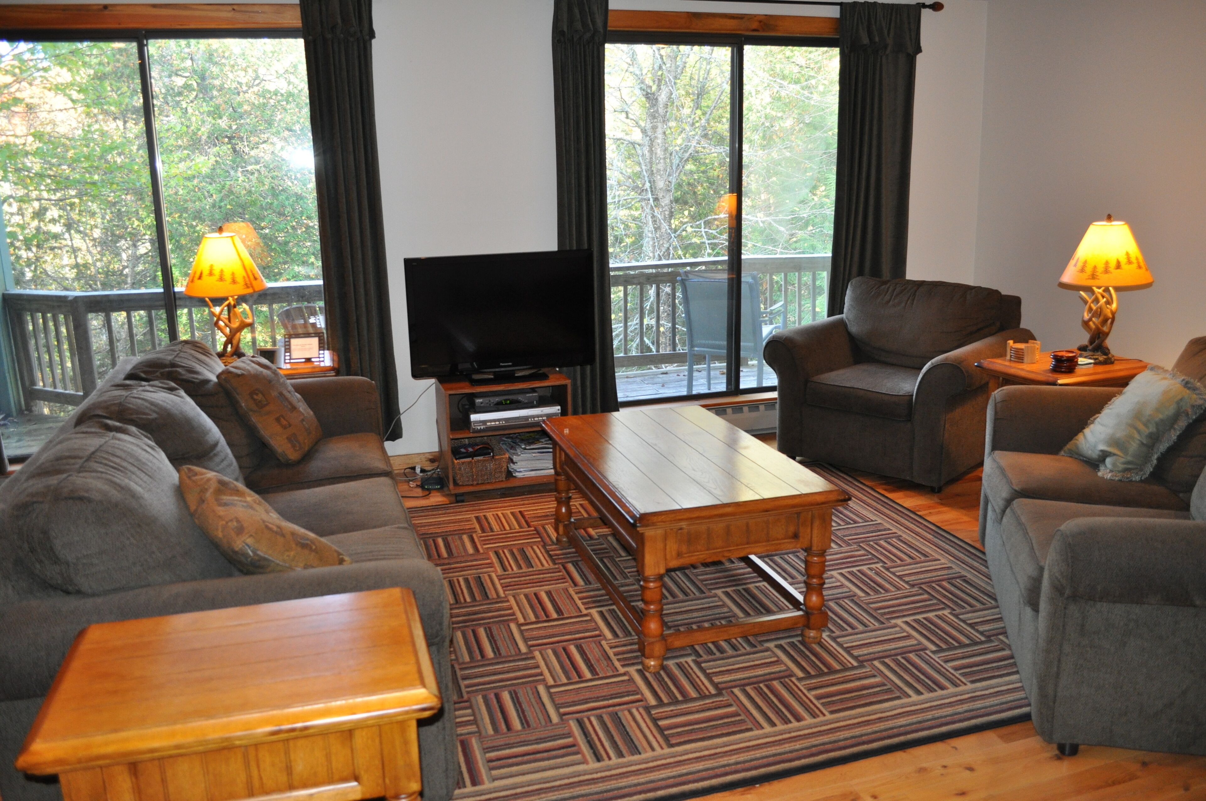 Secluded Waterfront Cottage Walking Distance To Downtown Lake Placid -