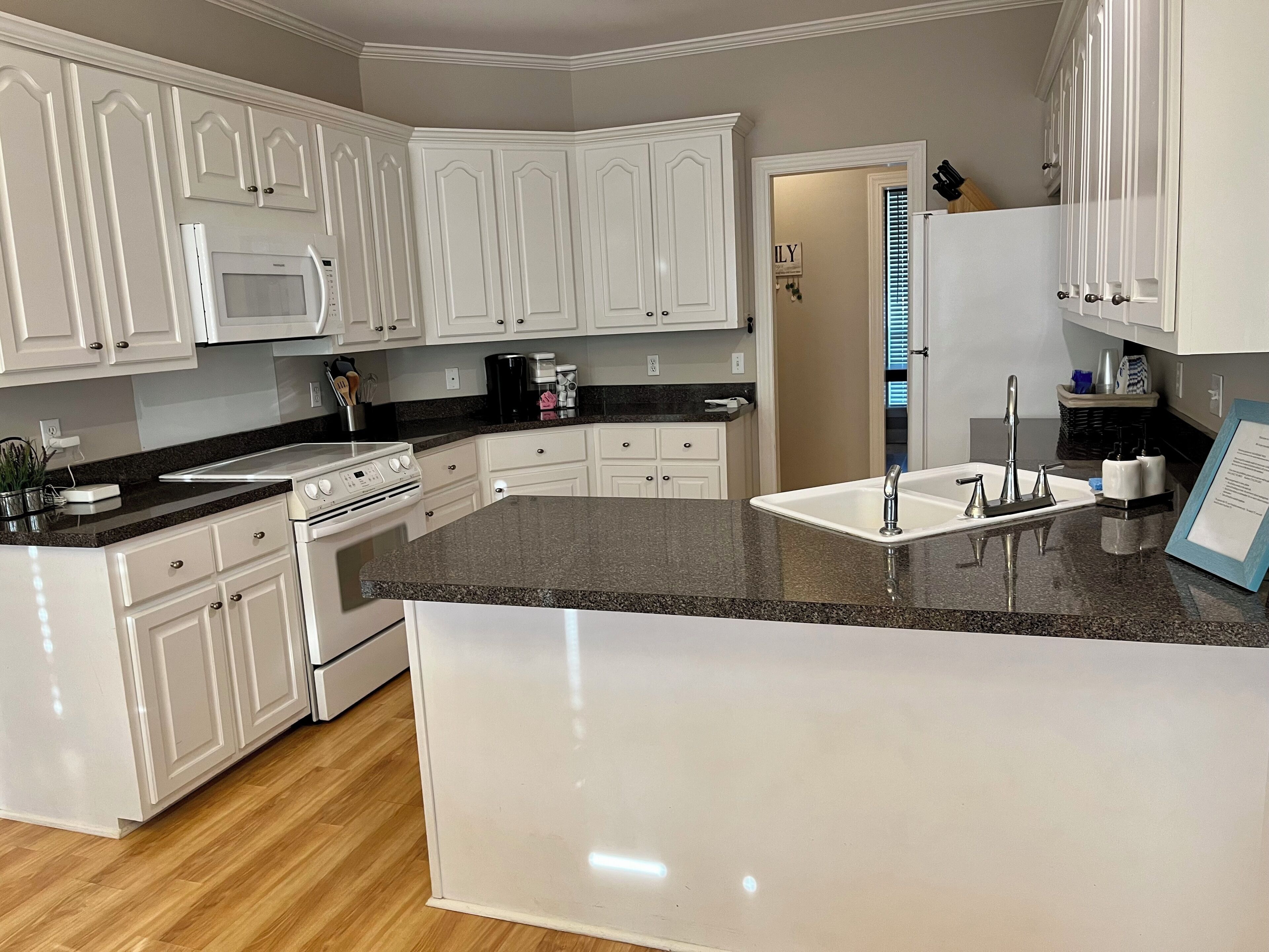 Family-friendly home, GREAT price, 5 min. from campus