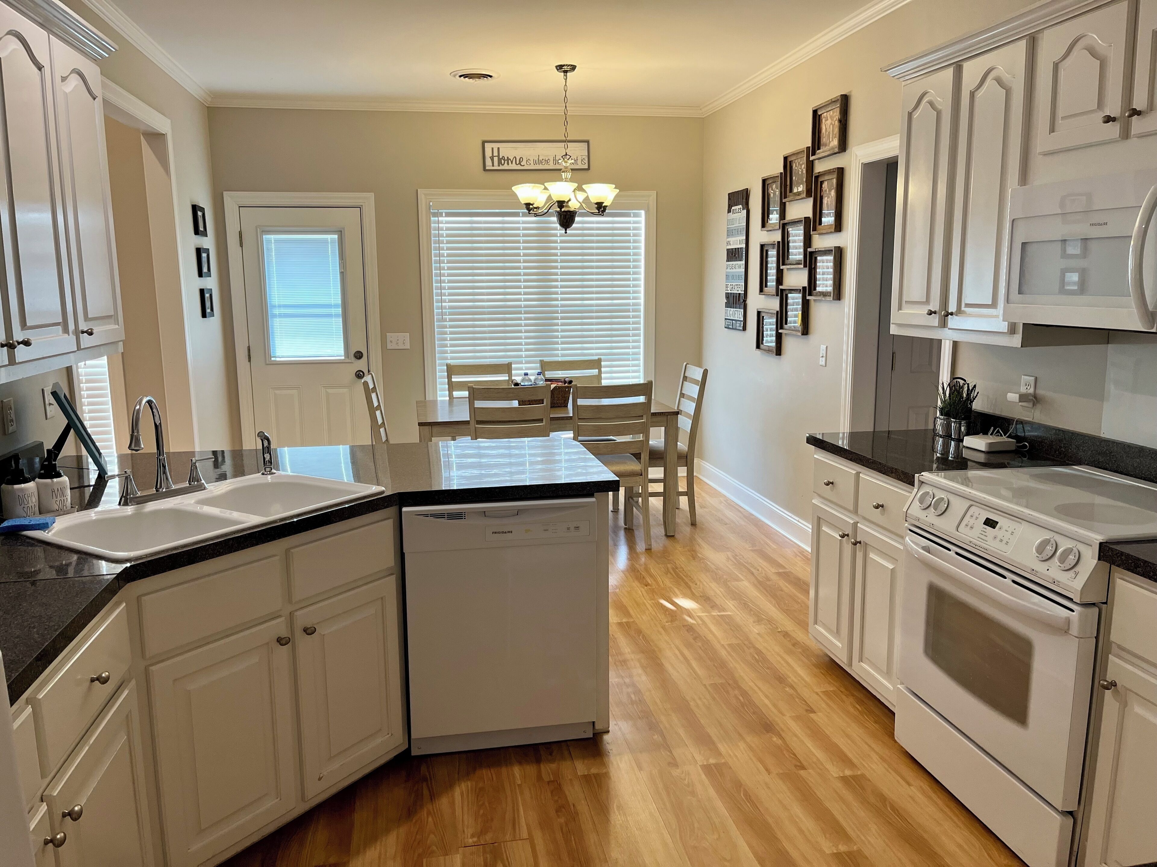 Family-friendly home, GREAT price, 5 min. from campus