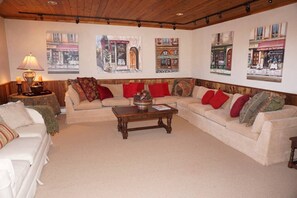 TV, fireplace, stereo