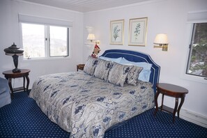 6 bedrooms, iron/ironing board, Internet, bed sheets