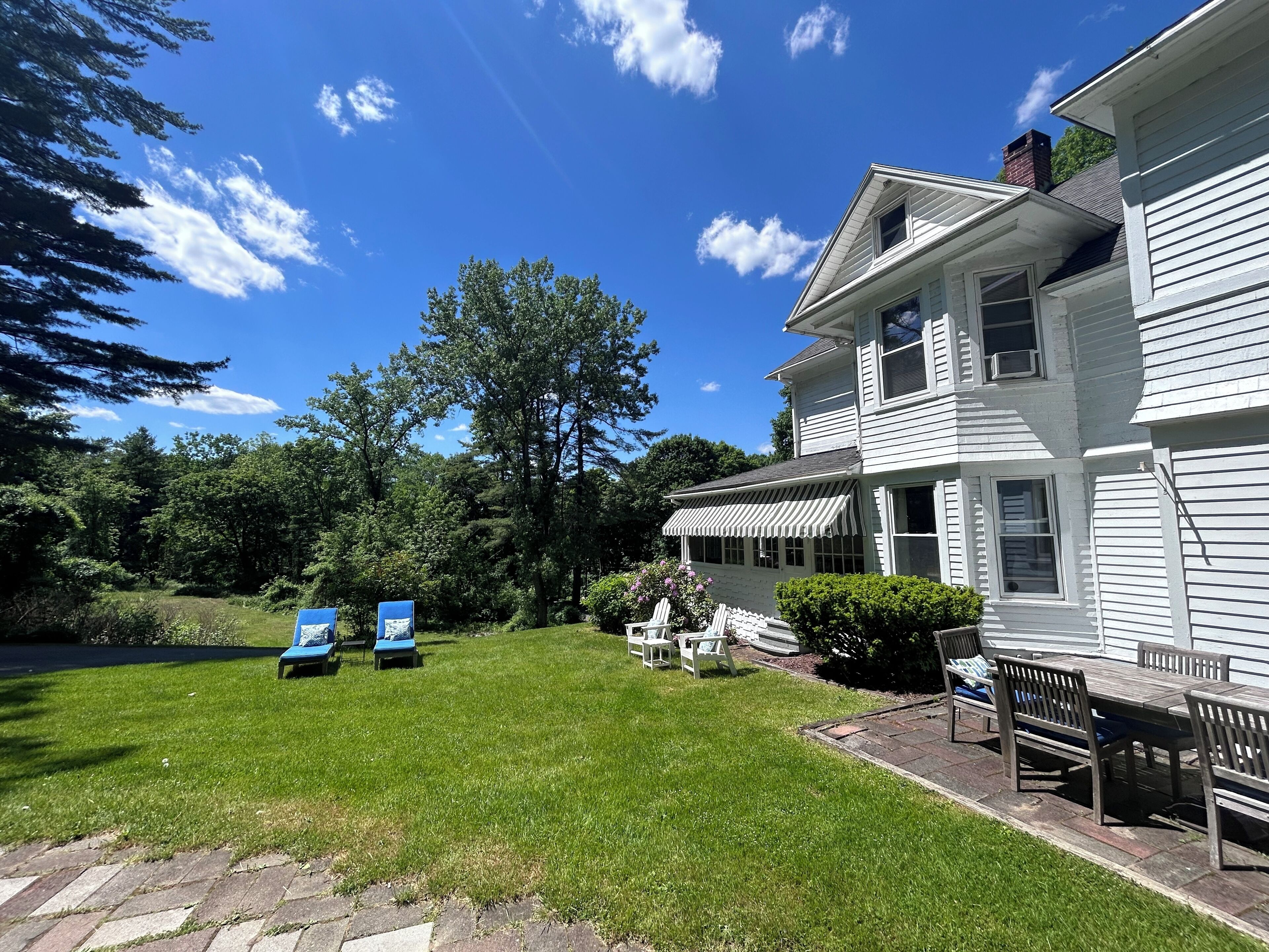 Location Location! Comfort and Privacy So Close to Downtown 