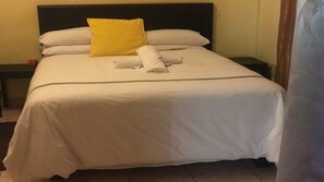 2 bedrooms, free WiFi - Essence of Africa Guesthouse Bed and Breakfast and Self Catering Accommodation (Tauben Glen)