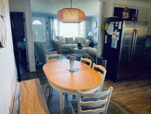 Smart TV, fireplace, DVD player - Beautiful Waterfront Home (Misquamicut)