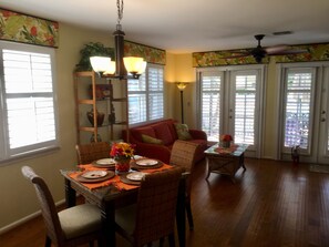 Dining - MAJESTIC PARADISE II  Luxury living in Truman Annex. Downtown, pool, 2 blks  (Key West)