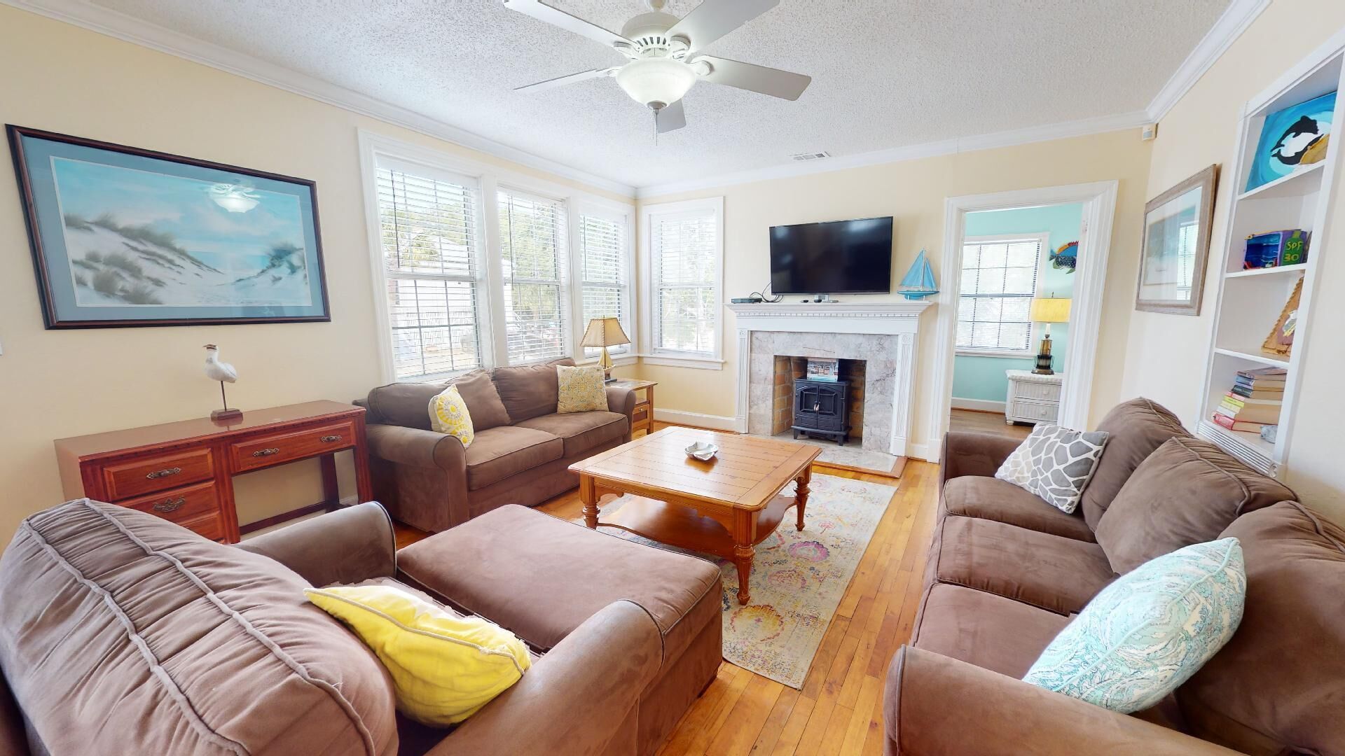 #19 13th Street - A Great Tybee Beach House in a Terrific Location -FREE Wi-Fi