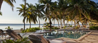 Luxury 250' long Beachfront-Pool,Horse Fountain, Snorkeling, Volleyball & Chef!