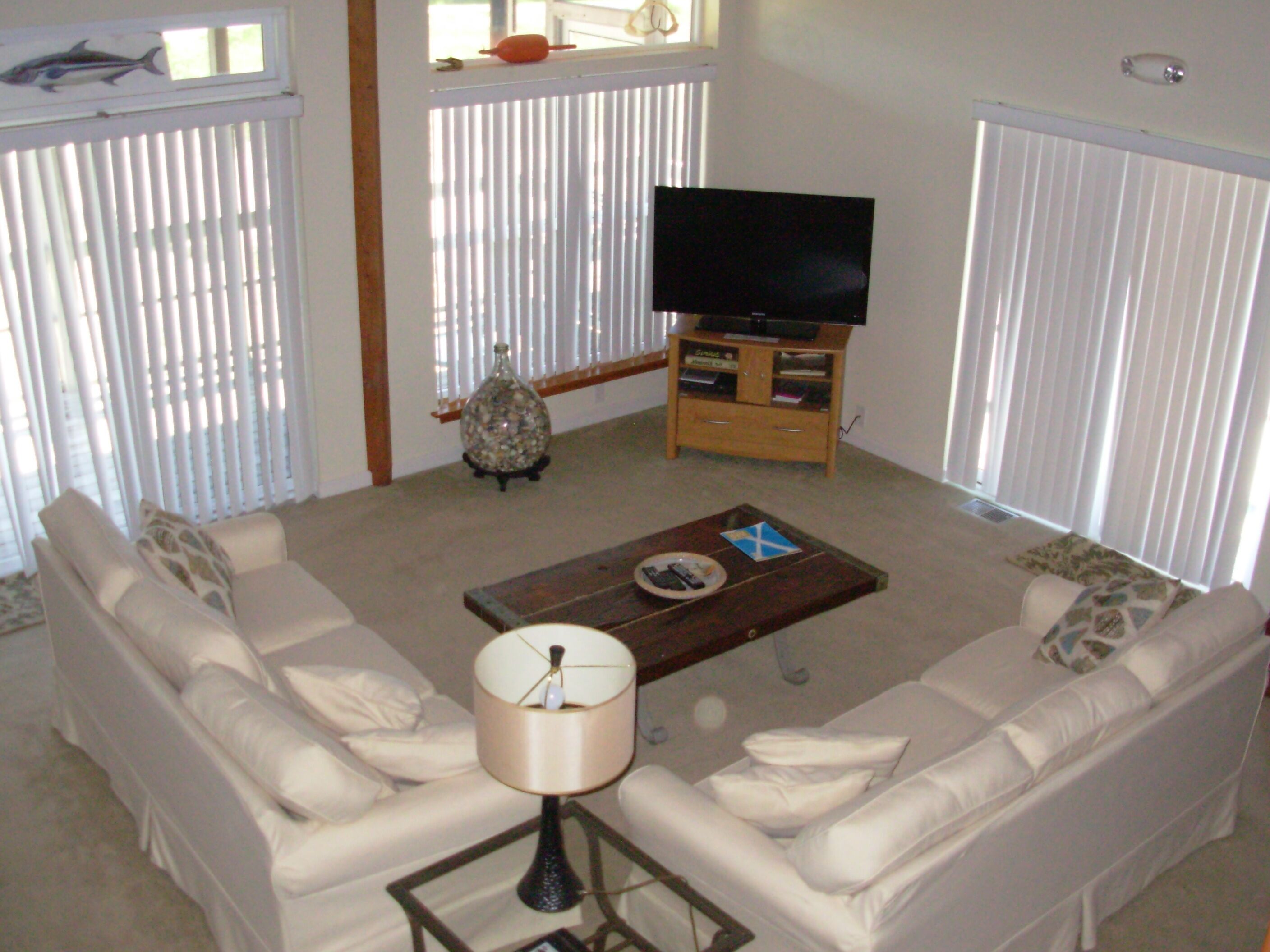 Jack's Gulls... sleeps 10! water front and rear....